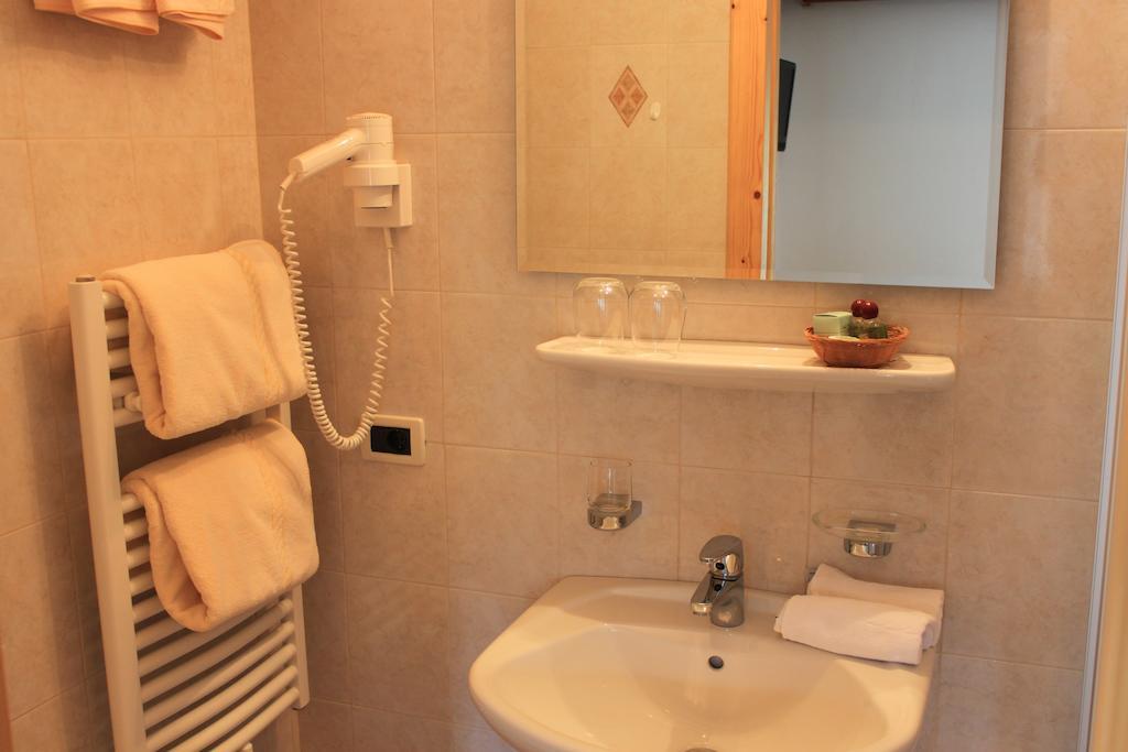 Albergo Alisander コルヴァーラ・イン・バディーア 部屋 写真