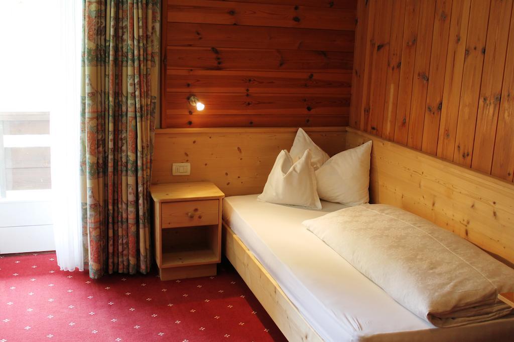Albergo Alisander コルヴァーラ・イン・バディーア 部屋 写真